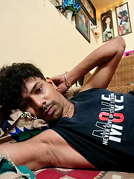 Snapshot of Love_Mantra chatting on November 2025 11:29:01 PM Love Mantra online show from November 2025 11:29:01 PM