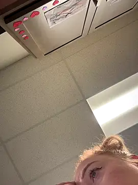 Snapshot of cinnatitties chatting on October 2025 05:20:02 PM cinnatitties online show from October 2025 05:20:02 PM