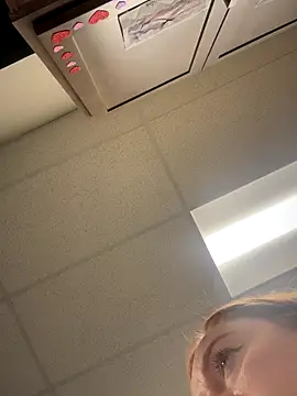 Snapshot of cinnatitties chatting on October 2025 06:06:02 PM cinnatitties online show from October 2025 06:06:02 PM