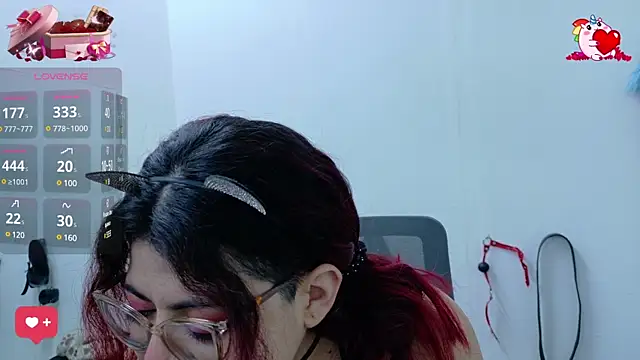 Catwhite  online show from February 2025 12:39:01 PM