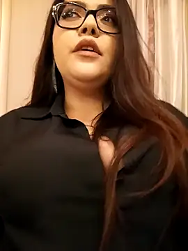 AriaRussell online show from April 2026 07:28:02 PM