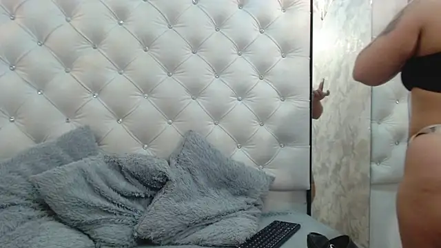 Snapshot of EmilyQueen3x chatting on January 2025 01:46:01 PM EmilyQueen3x online show from January 2025 01:46:01 PM