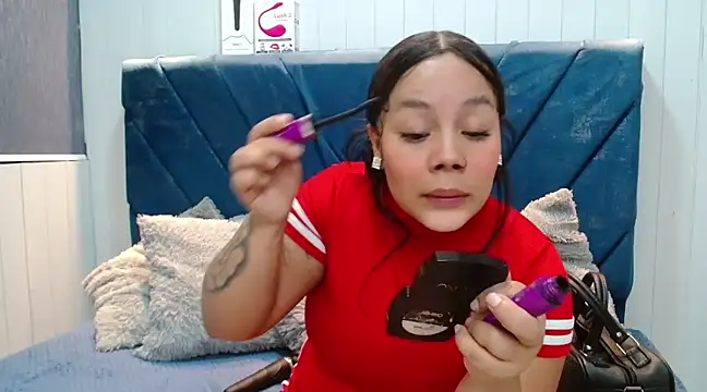 Snapshot of EmilyQueen3x chatting on February 2025 03:04:02 PM EmilyQueen3x online show from February 2025 03:04:02 PM