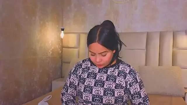 EmilyQueen3x online show from April 2026 01:22:01 PM