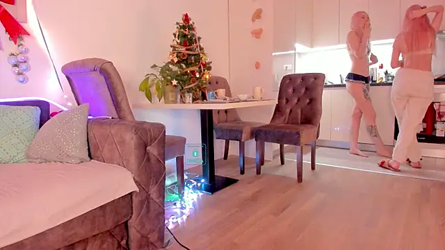 Snapshot of AlexRoseLiRed chatting on January 2025 09:43:02 PM AlexRoseLiRed online show from January 2025 09:43:02 PM