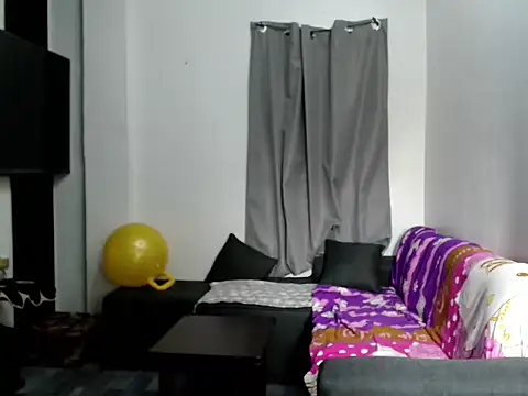 Snapshot of MistressKrizzel chatting on June 2026 11:29:01 PM MistressKrizzel online show from June 2026 11:29:01 PM