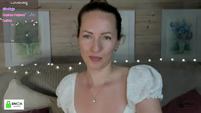 Queenymel online show from September 2025 03:38:01 PM