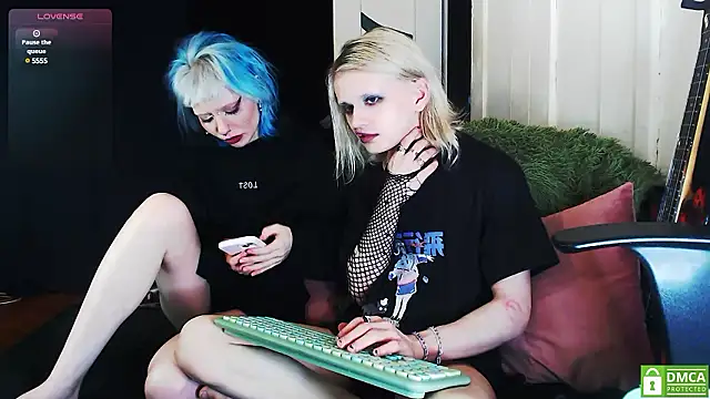 Snapshot of Alien_Bella chatting on December 2024 01:07:01 AM Alien Bella online show from December 2024 01:07:01 AM