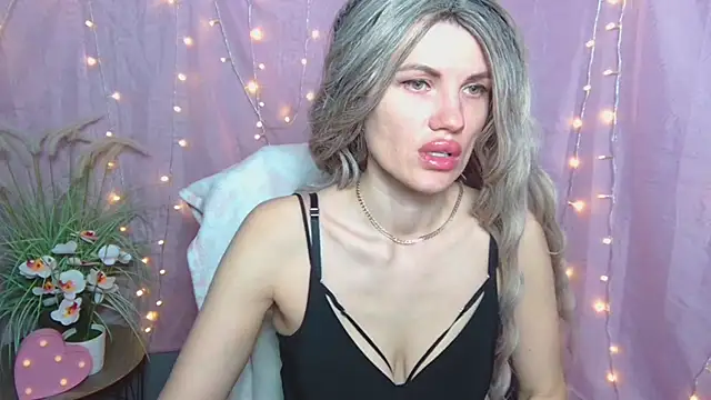 MilaLoona online show from April 2026 06:06:01 AM