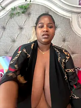 Snapshot of BigFineSelena chatting on December 2025 04:45:02 PM BigFineSelena online show from December 2025 04:45:02 PM