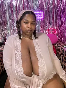 Snapshot of BigFineSelena chatting on February 2026 10:31:01 AM BigFineSelena online show from February 2026 10:31:01 AM