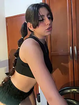 Snapshot of loolla_23 chatting on February 2025 03:52:02 AM loolla 23 online show from February 2025 03:52:02 AM