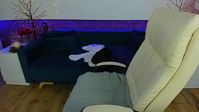 Kamilla Hot online show from December 2025 06:33:01 AM