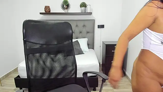 Snapshot of isabella_florez chatting on December 2024 03:15:01 PM isabella florez online show from December 2024 03:15:01 PM