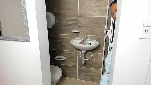 Snapshot of isabella_florez chatting on January 2025 06:02:01 PM isabella florez online show from January 2025 06:02:01 PM