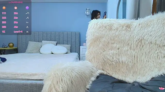 Anna Lewis online show from October 2025 07:12:01 PM