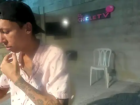 Snapshot of EL-CHICLE-TV chatting on January 2025 02:25:01 AM EL-CHICLE-TV online show from January 2025 02:25:01 AM