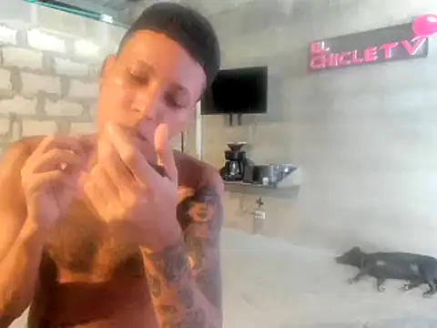 Snapshot of EL-CHICLE-TV chatting on January 2025 08:15:02 PM EL-CHICLE-TV online show from January 2025 08:15:02 PM