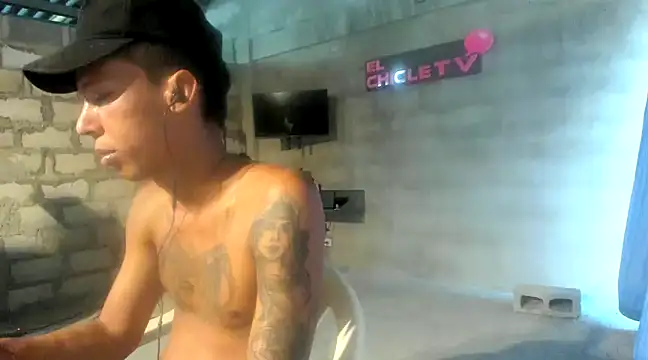 Snapshot of EL-CHICLE-TV chatting on February 2025 11:06:02 PM EL-CHICLE-TV online show from February 2025 11:06:02 PM