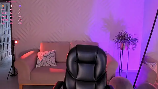 Snapshot of RoseFerrera chatting on January 2025 08:30:01 PM RoseFerrera online show from January 2025 08:30:01 PM