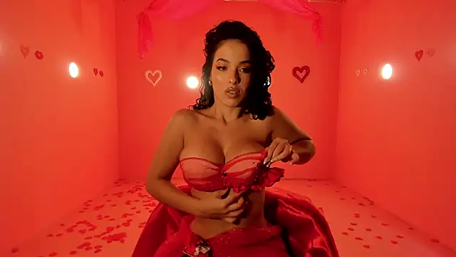 Snapshot of RoseFerrera chatting on February 2025 08:37:01 PM RoseFerrera online show from February 2025 08:37:01 PM