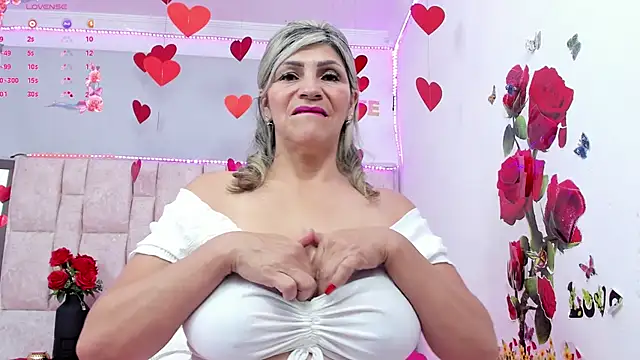 Snapshot of Celeste_Lincon chatting on January 2025 12:43:02 AM Celeste Lincon online show from January 2025 12:43:02 AM