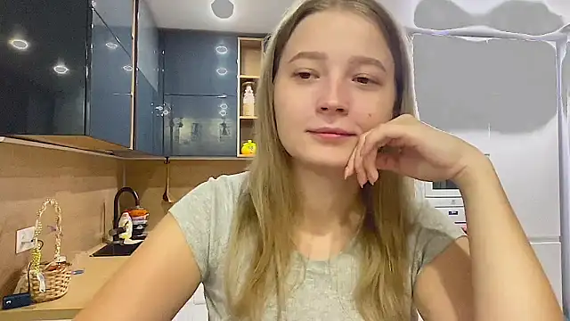 Snapshot of CharmingSarah chatting on September 2025 03:45:01 PM CharmingSarah online show from September 2025 03:45:01 PM