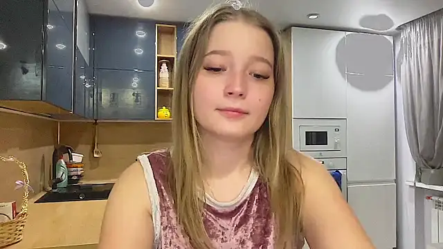 Snapshot of CharmingSarah chatting on November 2025 02:39:02 PM CharmingSarah online show from November 2025 02:39:02 PM