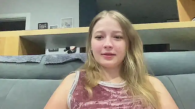 Snapshot of CharmingSarah chatting on November 2025 05:34:02 PM CharmingSarah online show from November 2025 05:34:02 PM