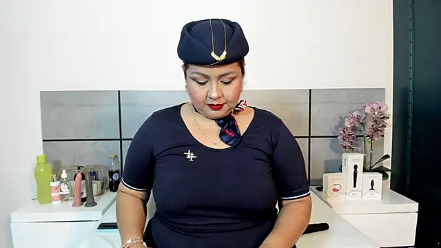 Snapshot of EmmaSmith2 chatting on November 2025 02:33:01 AM EmmaSmith2 online show from November 2025 02:33:01 AM