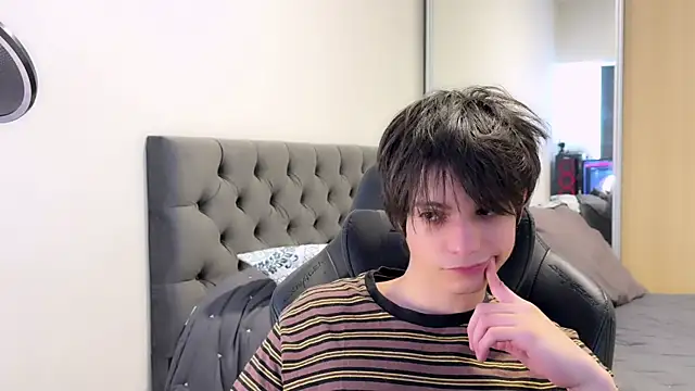 Snapshot of SasukeUhchiaa chatting on January 2025 09:31:01 PM SasukeUhchiaa online show from January 2025 09:31:01 PM