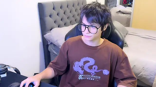 Snapshot of SasukeUhchiaa chatting on March 2025 12:33:02 AM SasukeUhchiaa online show from March 2025 12:33:02 AM