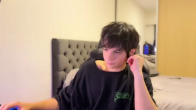 Snapshot of SasukeUhchiaa chatting on March 2025 12:37:02 AM SasukeUhchiaa online show from March 2025 12:37:02 AM