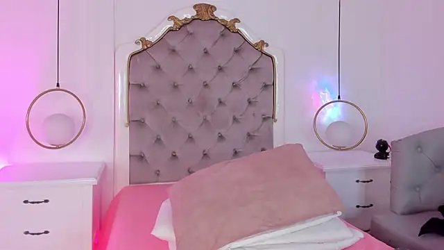 Snapshot of Meredit_Lane chatting on November 2025 07:02:02 PM Meredit Lane online show from November 2025 07:02:02 PM