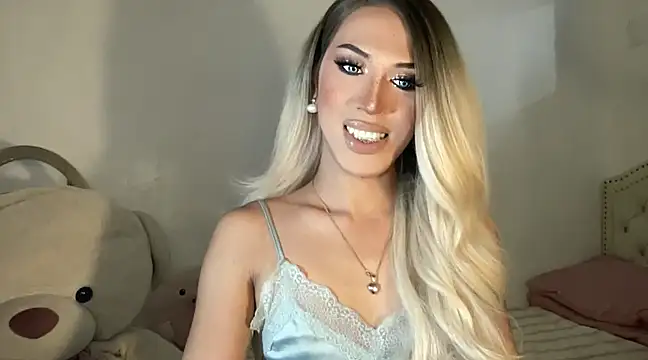 Snapshot of Ts_glamxxxx chatting on February 2025 10:35:02 AM Ts glamxxxx online show from February 2025 10:35:02 AM