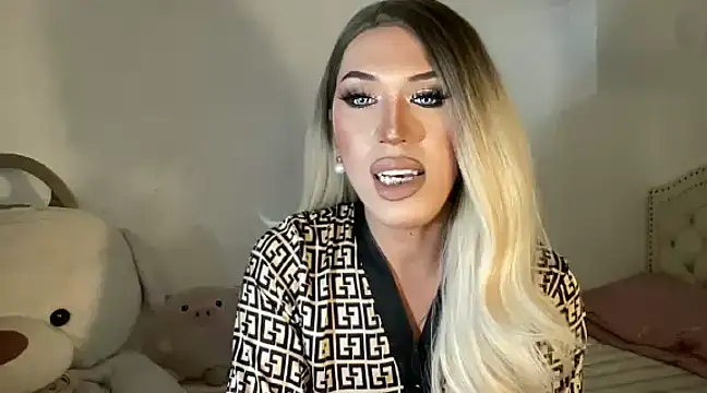 Snapshot of Ts_glamxxxx chatting on February 2025 01:52:01 PM Ts glamxxxx online show from February 2025 01:52:01 PM