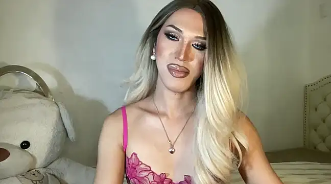 Snapshot of Ts_glamxxxx chatting on February 2025 09:37:01 AM Ts glamxxxx online show from February 2025 09:37:01 AM