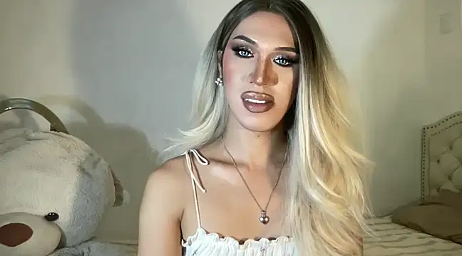 Snapshot of Ts_glamxxxx chatting on February 2025 03:42:01 AM Ts glamxxxx online show from February 2025 03:42:01 AM
