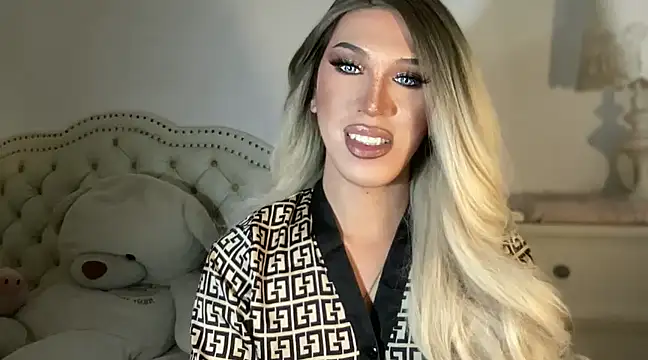 Snapshot of Ts_glamxxxx chatting on February 2025 02:10:02 PM Ts glamxxxx online show from February 2025 02:10:02 PM