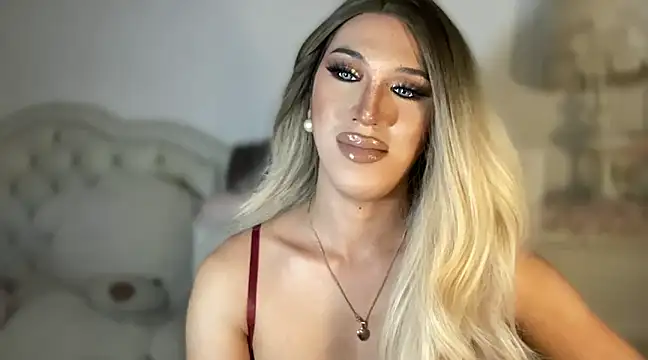 Snapshot of Ts_glamxxxx chatting on March 2025 01:12:02 PM Ts glamxxxx online show from March 2025 01:12:02 PM