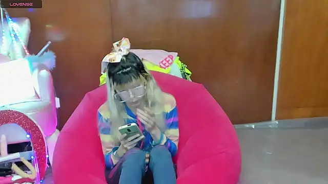 Snapshot of Skinygirl chatting on April 2026 11:13:01 PM Skinygirl online show from April 2026 11:13:01 PM