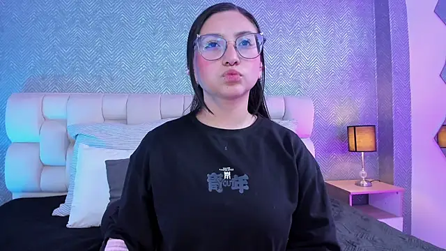 lucy neil online show from January 2025 07:03:01 PM