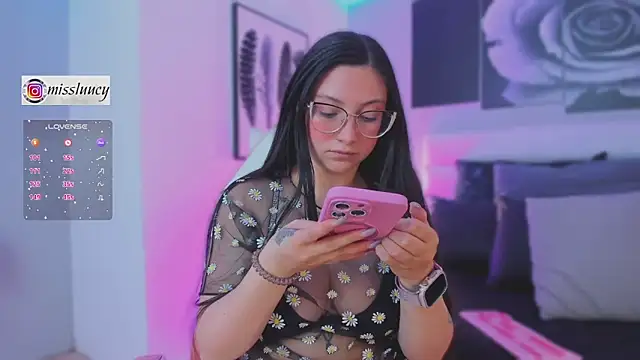 lucy neil online show from September 2025 07:08:01 PM