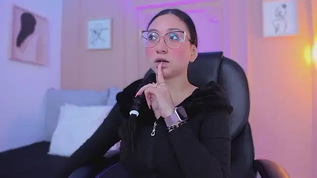 lucy neil online show from February 2026 02:39:02 AM