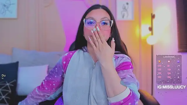 lucy neil online show from April 2026 04:06:02 AM