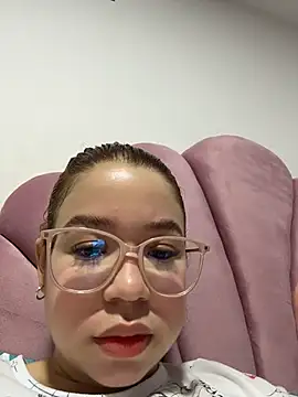 Lucyklein2022 online show from March 2026 11:42:01 PM