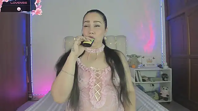 yelenaowens online show from May 2026 01:24:02 AM