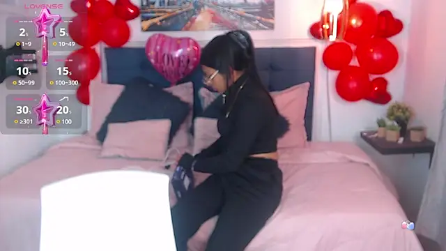 vaness weet online show from February 2025 12:36:02 AM