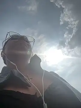 vaness weet online show from February 2025 07:53:02 PM