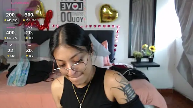 vaness weet online show from February 2025 07:30:01 PM